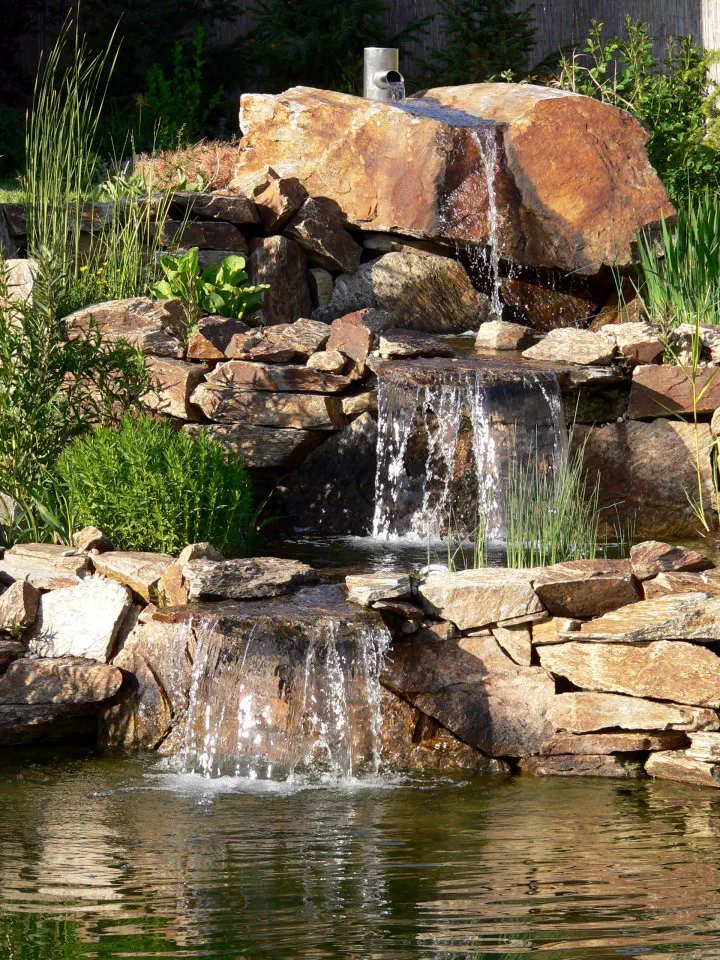 Kaskáda nad jezírkem