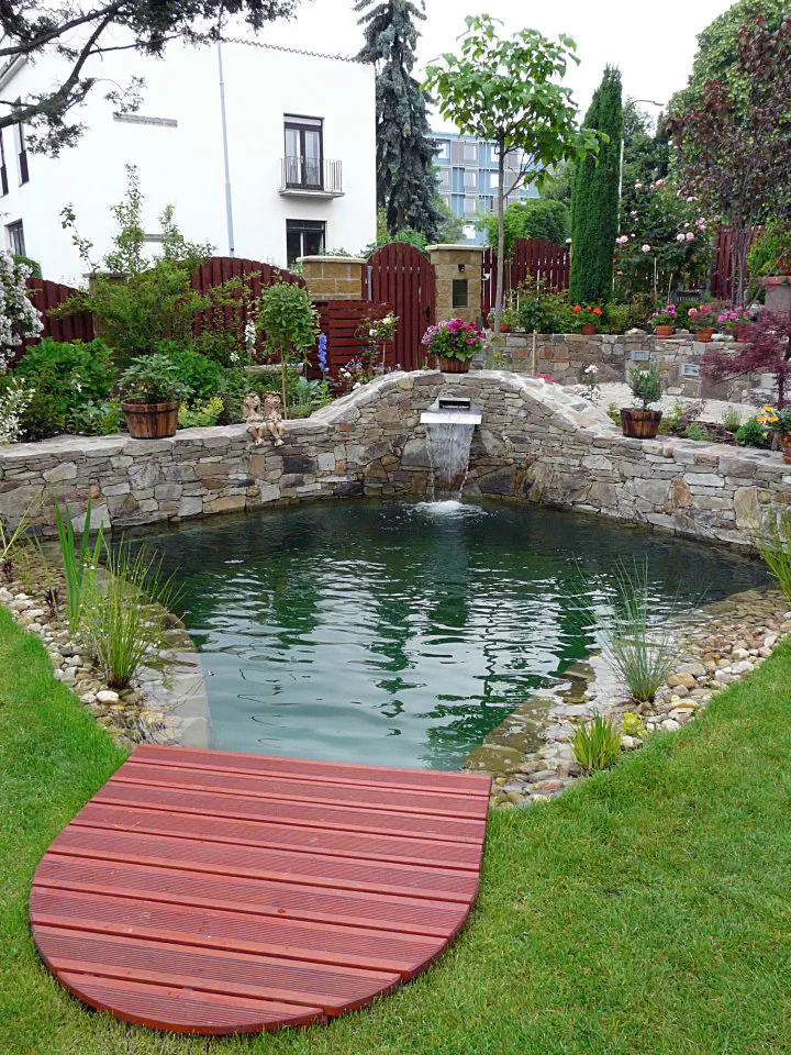 I malé koupací jezírko může být působivé